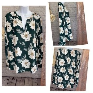 S - NWT Loft Factory Lightweight V-Neck Tunic Blouse - Green/Cream Floral Print